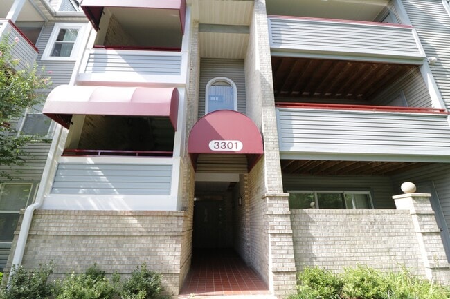Foto del edificio - Sunny & Private 2bd/2ba w/Balcony, w/d in-...