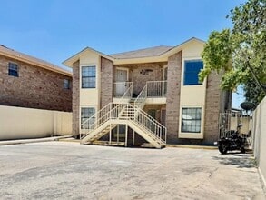 Building Photo - 3319 Mier St