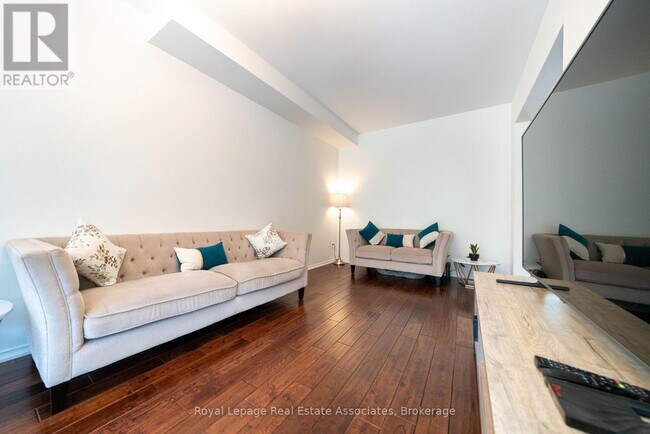 Building Photo - 1274 Cartmer Way