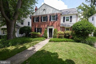 Building Photo - 4811 Drummond Ave