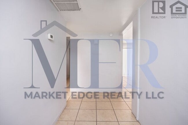 Building Photo - 3Bed/2Bath House at 19th/Camelback! $1599 ...