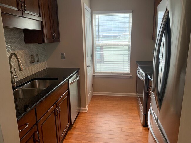 Foto del edificio - 3-Story Townhome in Historic Fourth Ward – Uptown Living