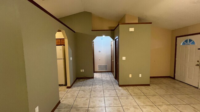Building Photo - Charming 3 Bedroom and 2 Bath Home in St. ...