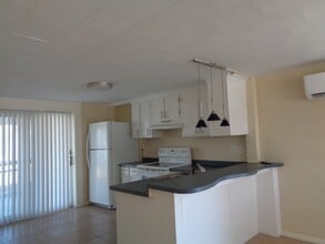 Building Photo - 1133 N Fletcher Ave