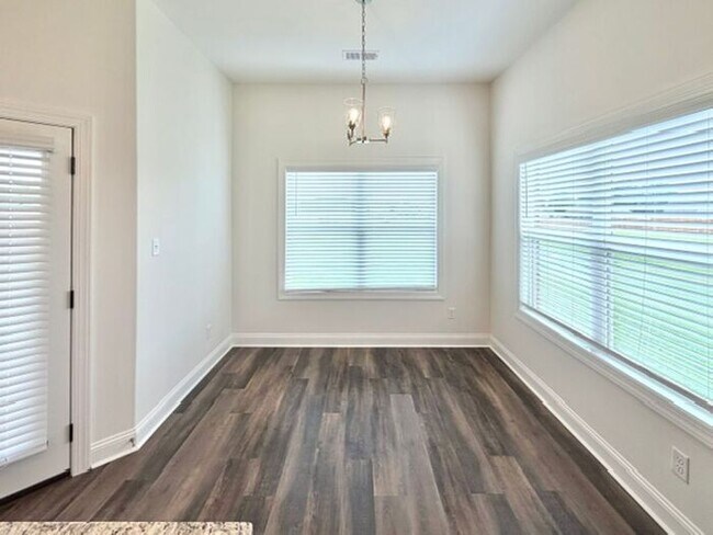 Building Photo - Now Leasing a 5-bedroom 3 bath home in Olive Branch @ Southbranch.