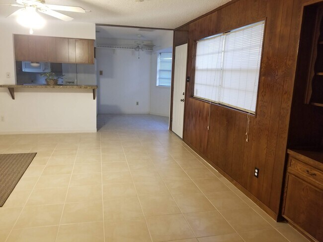 Foto del edificio - 7315 Strawbridge Ln