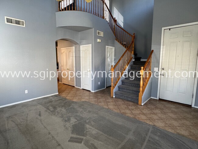 Foto del edificio - 5313 E Hilton Ave