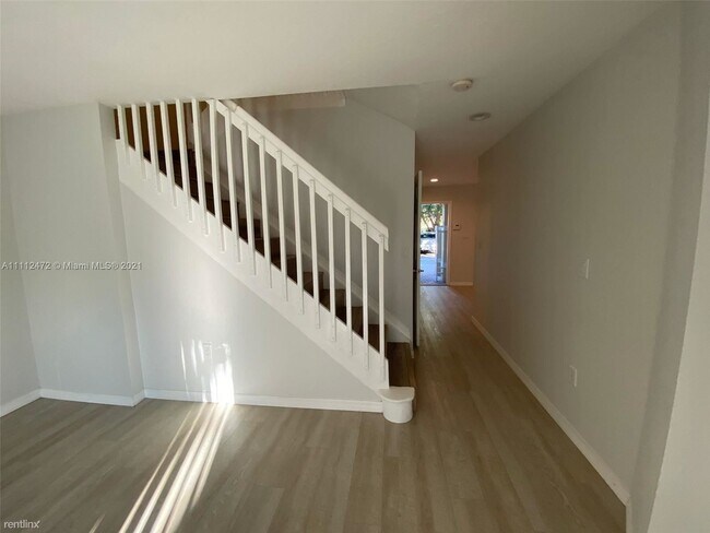 Foto del edificio - 3 br, 2.5 bath Townhome - 2130 NW 171st Ter