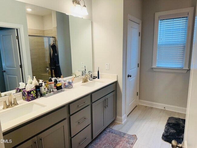 Building Photo - 393 Natsam Wds Wy