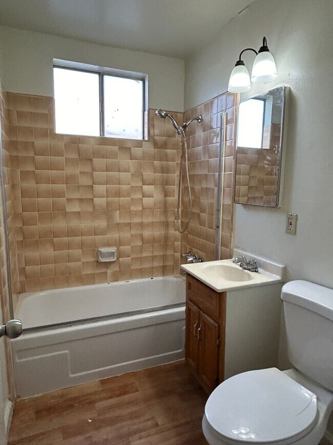 1512 Pomona Ave Unit 1, Oroville, CA 95965 Room for Rent in Oroville, CA