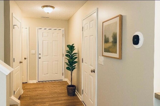 Foto del edificio - 219 Fox Creek Blvd