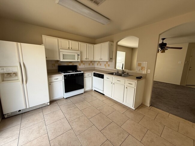 Building Photo - 224 Jim Miller Dr