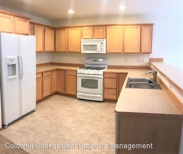 Building Photo - 3 br, 2.5 bath House - 3229 - 135th Place ...