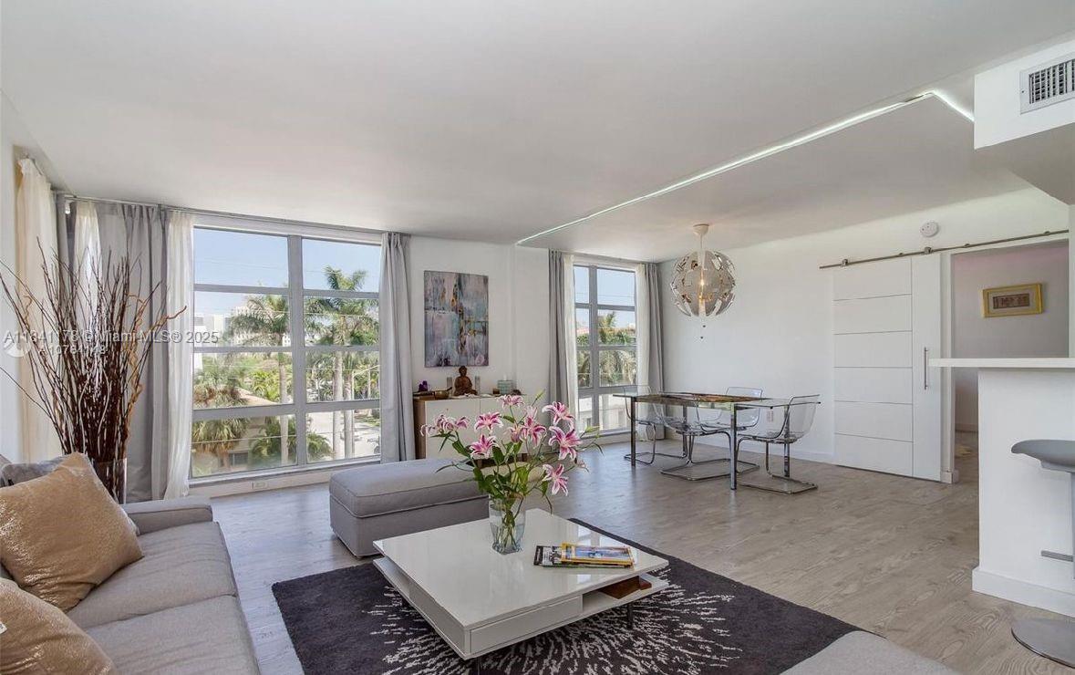 Foto principal - 9800 W Bay Harbor Dr