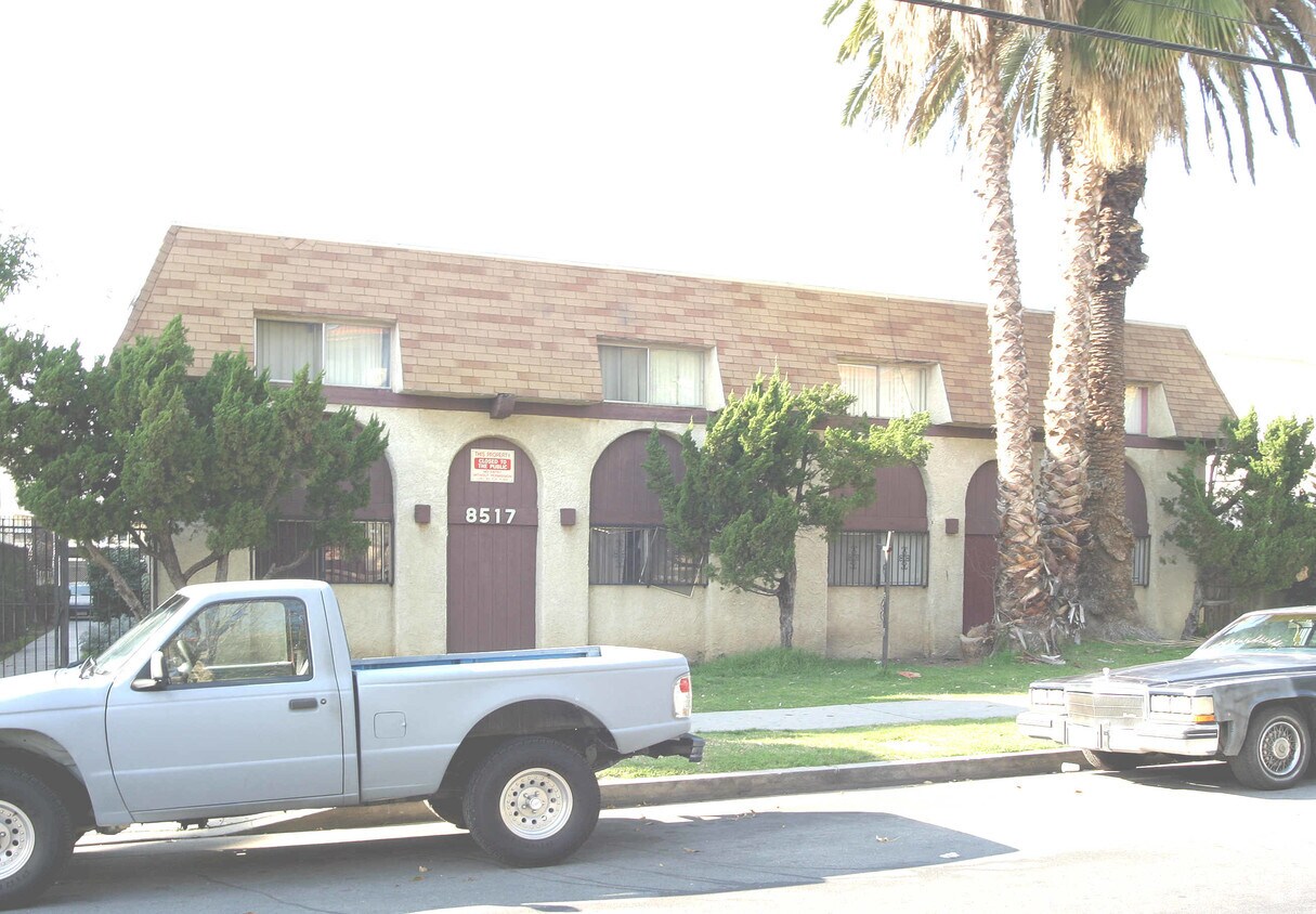 Primary Photo - 8517 Cedros Ave