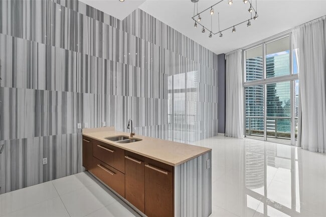 Building Photo - 475 Brickell Ave