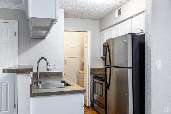 1BR, 1BA - 595SF - Highland Ridge