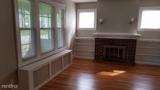 Building Photo - 2 br, 1 bath Apartment - 53 Dover Rd.