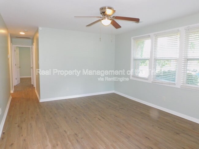 Foto del edificio - 3016 Myra St