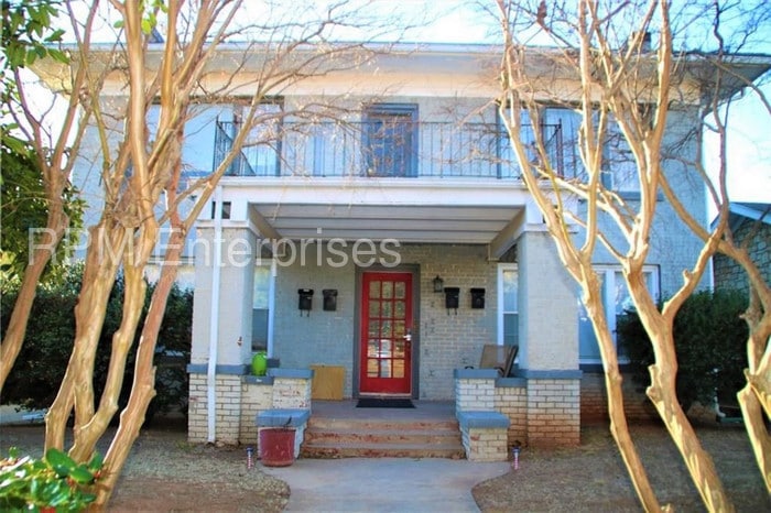 Primary Photo - 3021 N Robinson Ave
