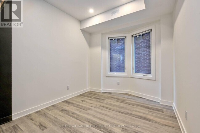 Photo du bâtiment - 653-UN653 Manning Ave
