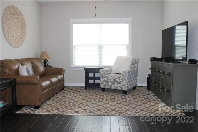 Building Photo - 5BR House in Concord
