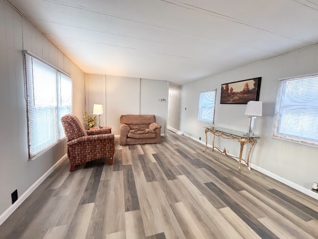 Foto del edificio - 7115 Timber Ridge Center