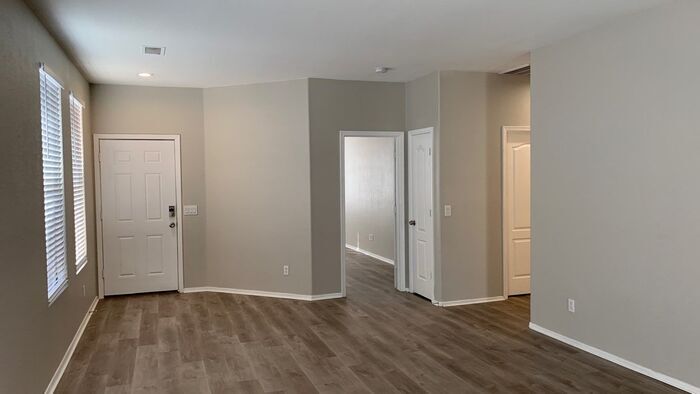 Building Photo - NOW AVAILABLE! 6660 W Delmonico Ln, Glenda...