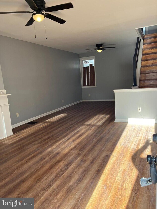 Primary Photo - 2137 E Orleans St
