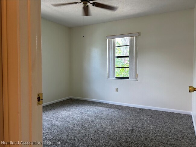Building Photo - 310 Kite Ave