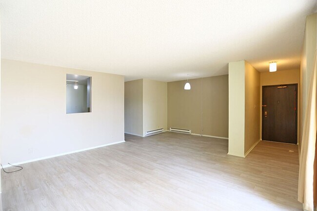 Building Photo - Open House: Sunday(3/3)12pm-12:30pm Spacio...