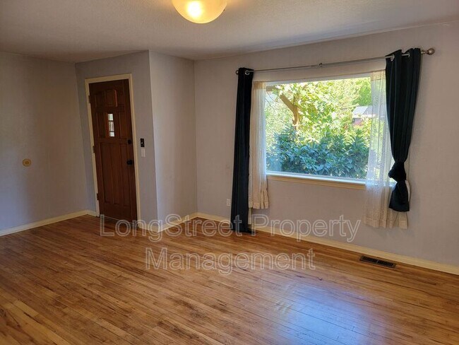 Foto del edificio - 780 SE Marion Ave