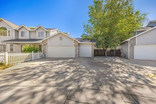 Building Photo - Irish Walk Subdivision - Gorgeous 4 Bedroom