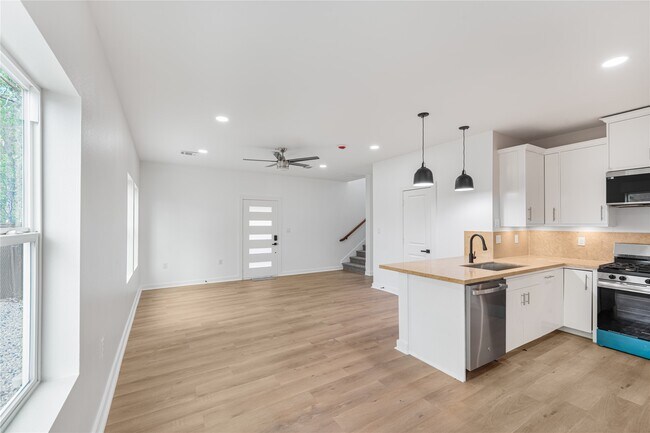 Foto del edificio - 6809 Fairway Dr