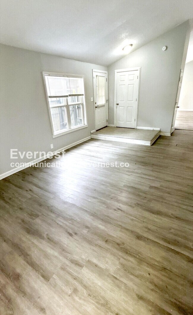 Foto del edificio - 3 Bed, 2 Bath Home with Carport / Pet-Frie...