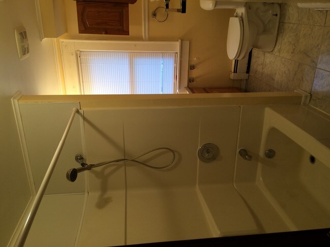 Building Photo - 67 Bellas St