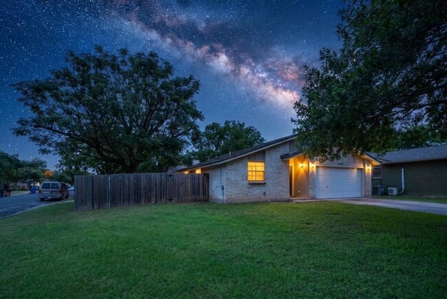 Foto del edificio - 10300 Rutland Village E