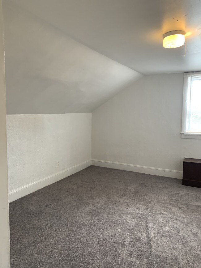 Building Photo - 875 Bellevue Ave