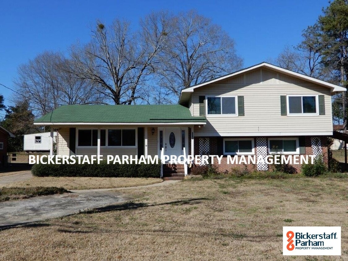 Primary Photo - Great Family Home, Located off of Moon Roa...