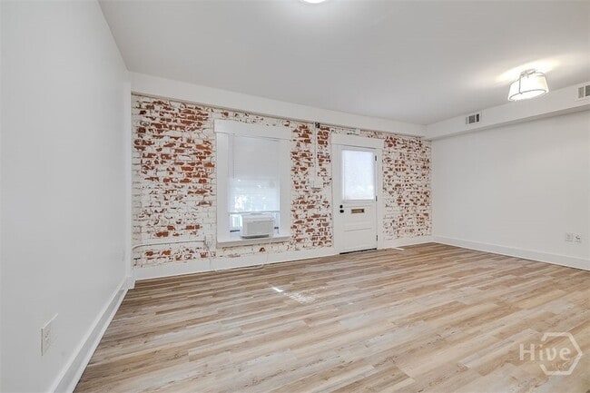 Building Photo - 512 E Liberty