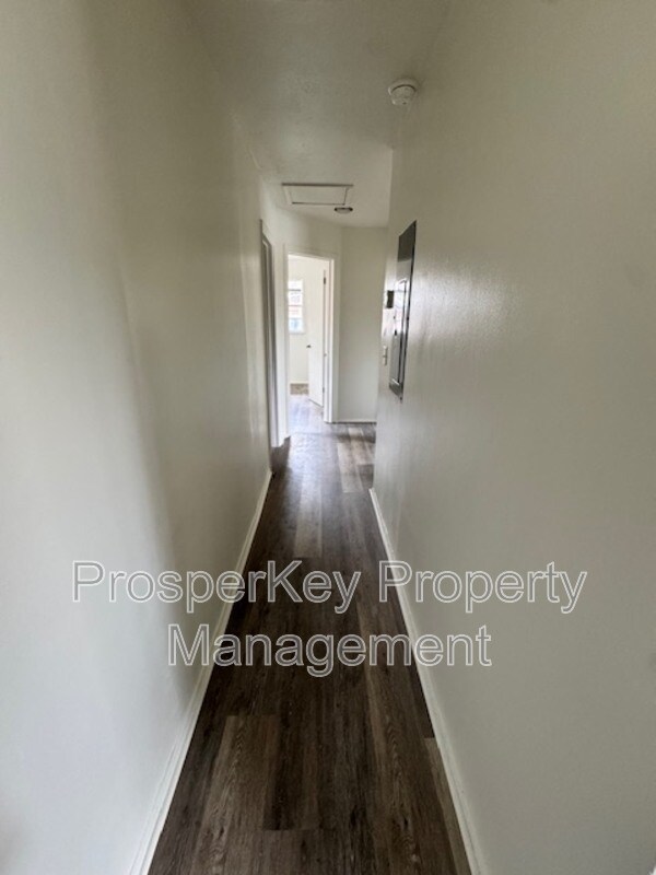 Building Photo - 4704 Estonia St