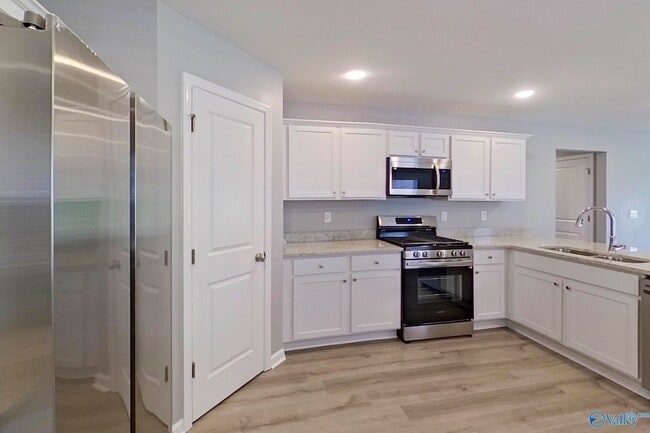 Building Photo - 395 Angela St