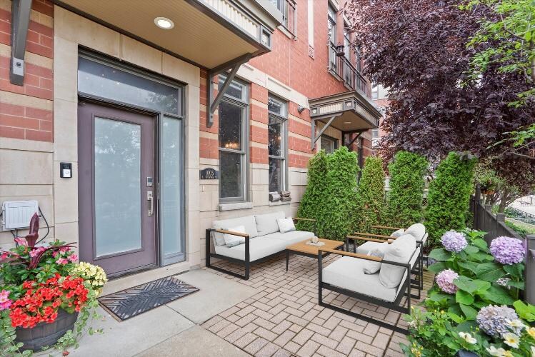 Primary Photo - 1005 N Riverwalk St