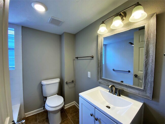 Foto del edificio - 1702 Studewood St