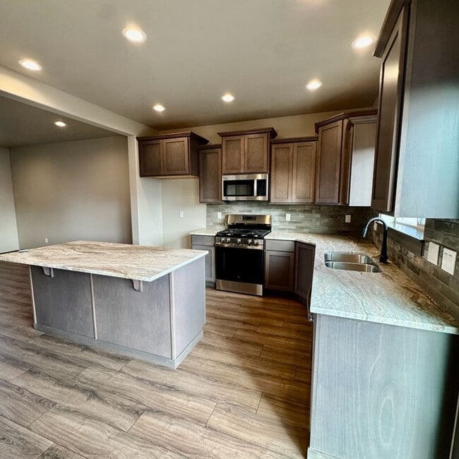 Foto del edificio - Newly Built 4-Bedroom Home in Great Neighborhood