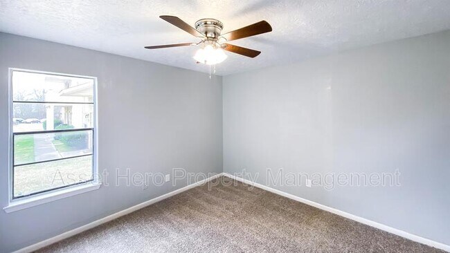Building Photo - 1001 Summer Ct Cir