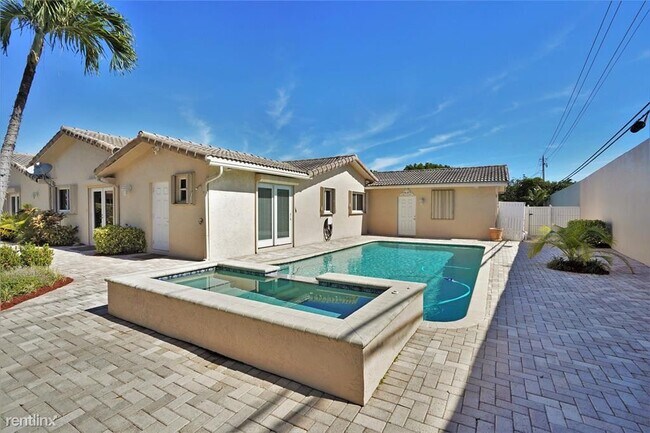 Building Photo - 5 br, 3.5 bath House - 1 Saint Cloud Ln