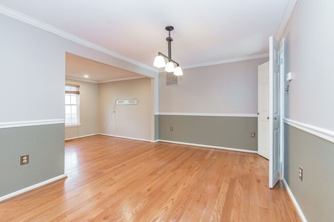 Photo - Well maintained 3-level 3Bd/2 full & 2 half bath TH in the sought-after Burke Centre! Townhome