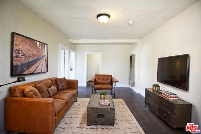 Building Photo - 566 N Juanita Ave