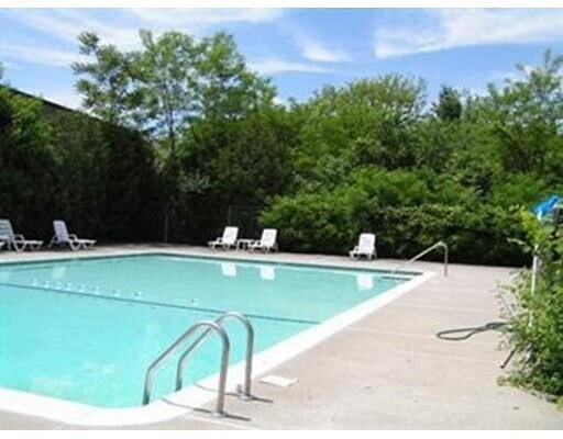 Foto principal - 1007 Westford St